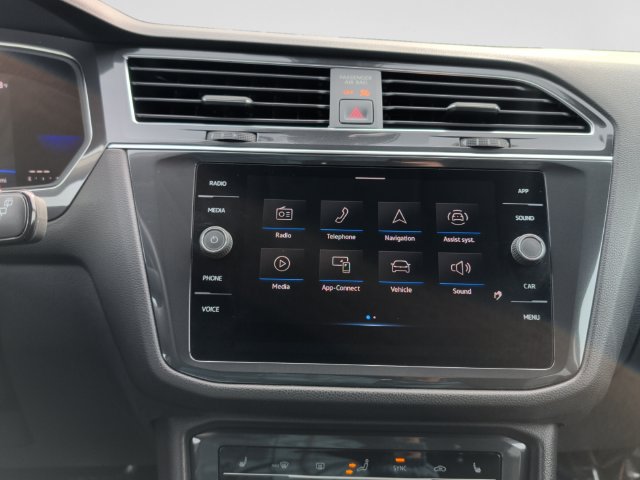 Certified 2023 Volkswagen Tiguan SE FWD image 15