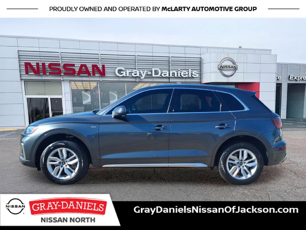 Used 2023 Audi Q5 2.0T Premium w/ Convenience Package AWD/4WD image 4