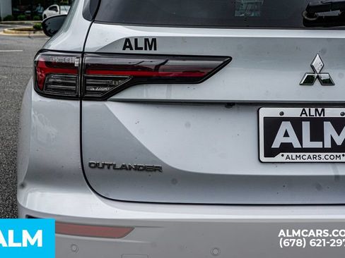 Used 2025 Mitsubishi Outlander SE FWD image 13