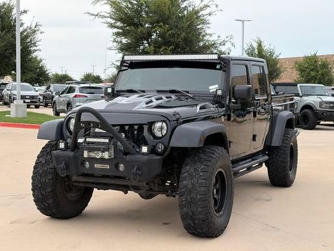 Used 2018 Jeep Wrangler Unlimited Rubicon w/ Connectivity Group AWD/4WD image 3