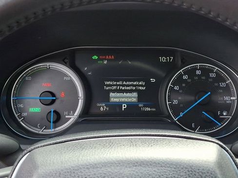 Used 2024 Toyota Venza XLE AWD/4WD image 23