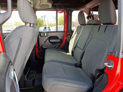 Used 2024 Jeep Wrangler Unlimited image 14