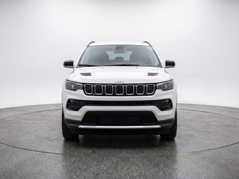 Used 2025 Jeep Compass Limited AWD/4WD image 2