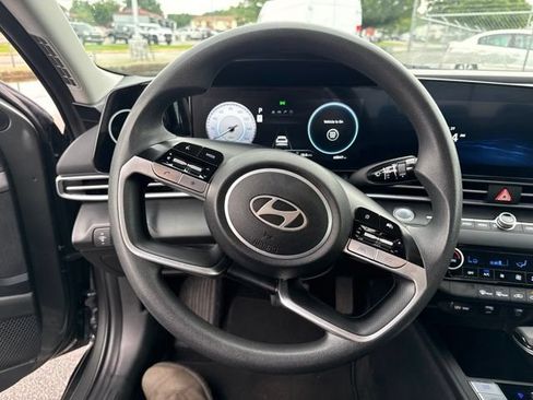 Used 2024 Hyundai Elantra SEL FWD image 28