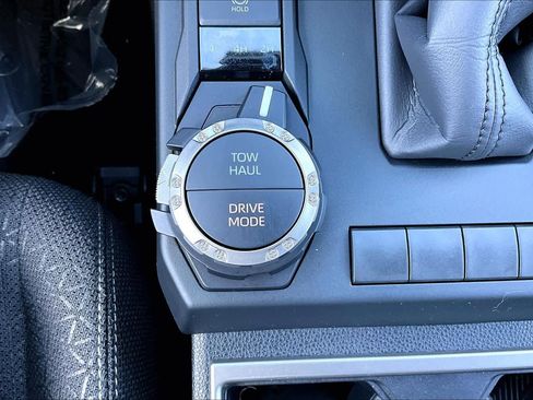 Used 2025 Toyota 4Runner SR5 AWD/4WD image 33