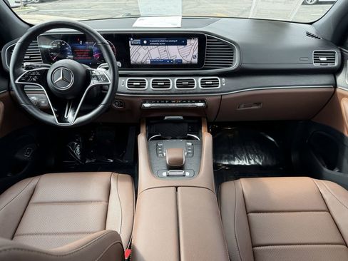 Used 2025 Mercedes-Benz GLS 450 4MATIC image 31