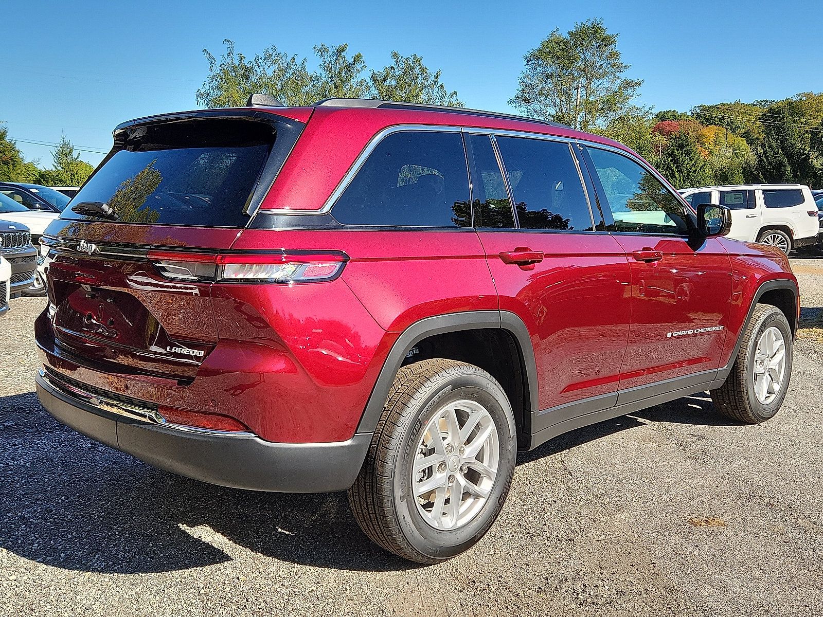 New 2025 Jeep Grand Cherokee Laredo X w/ Luxury Tech Group I AWD/4WD image 4