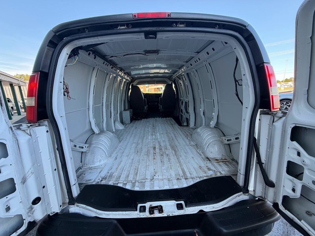 Used 2014 Chevrolet Express 3500 Extended RWD image 14