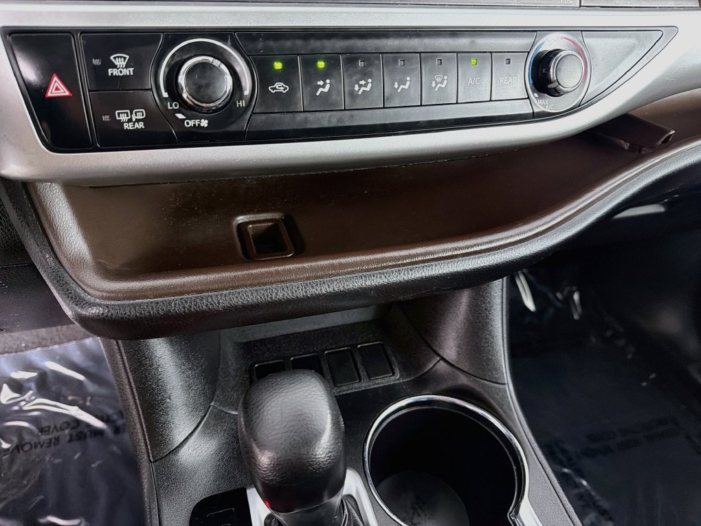 Used 2018 Toyota Highlander LE FWD image 21