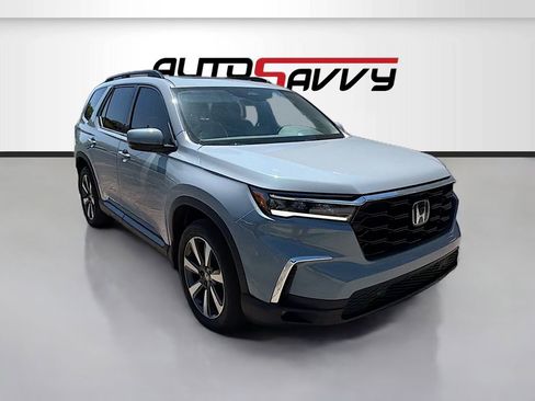 Used 2024 Honda Pilot Touring image 1