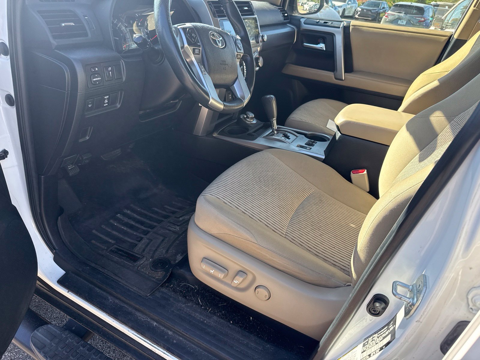 Used 2016 Toyota 4Runner SR5 AWD/4WD image 9