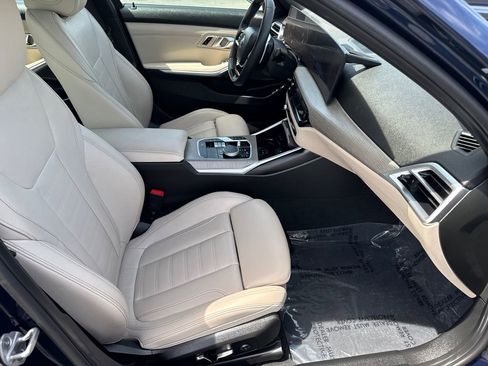 Used 2025 BMW 330i Sedan w/ Premium Package RWD image 13