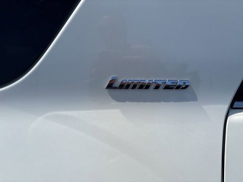 Used 2019 Toyota 4Runner Limited AWD/4WD image 17