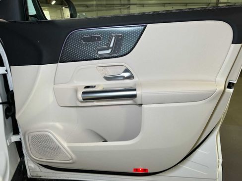 Certified 2025 Mercedes-Benz GLA 250 4MATIC image 10