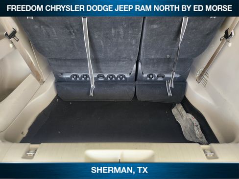 Used 2023 Chrysler Pacifica Touring-L FWD image 22