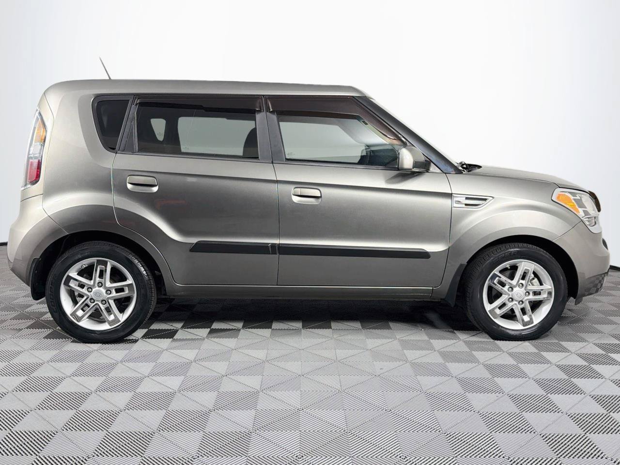 Used 2010 Kia Soul + w/ Audio Pkg FWD image 25