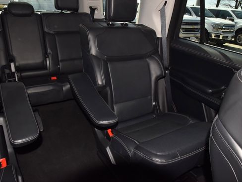 Certified 2025 Ford Expedition Platinum image 22