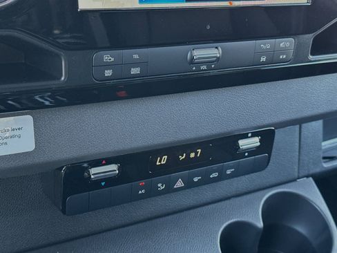 Used 2024 Mercedes-Benz Sprinter 2500 image 23