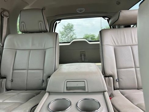 Used 2009 Lincoln Navigator 4WD image 28