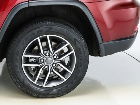 Used 2020 Jeep Grand Cherokee Limited w/ Luxury Group II image 9