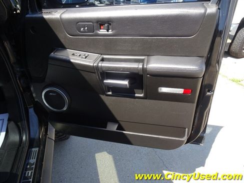Used 2005 HUMMER H2 w/ Preferred Equipment Group AWD/4WD image 29