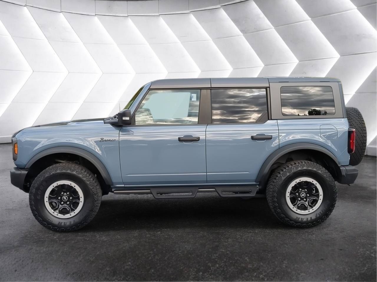 Used 2023 Ford Bronco Badlands AWD/4WD image 3