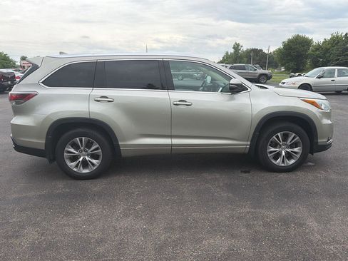 Used 2015 Toyota Highlander XLE AWD/4WD image 8