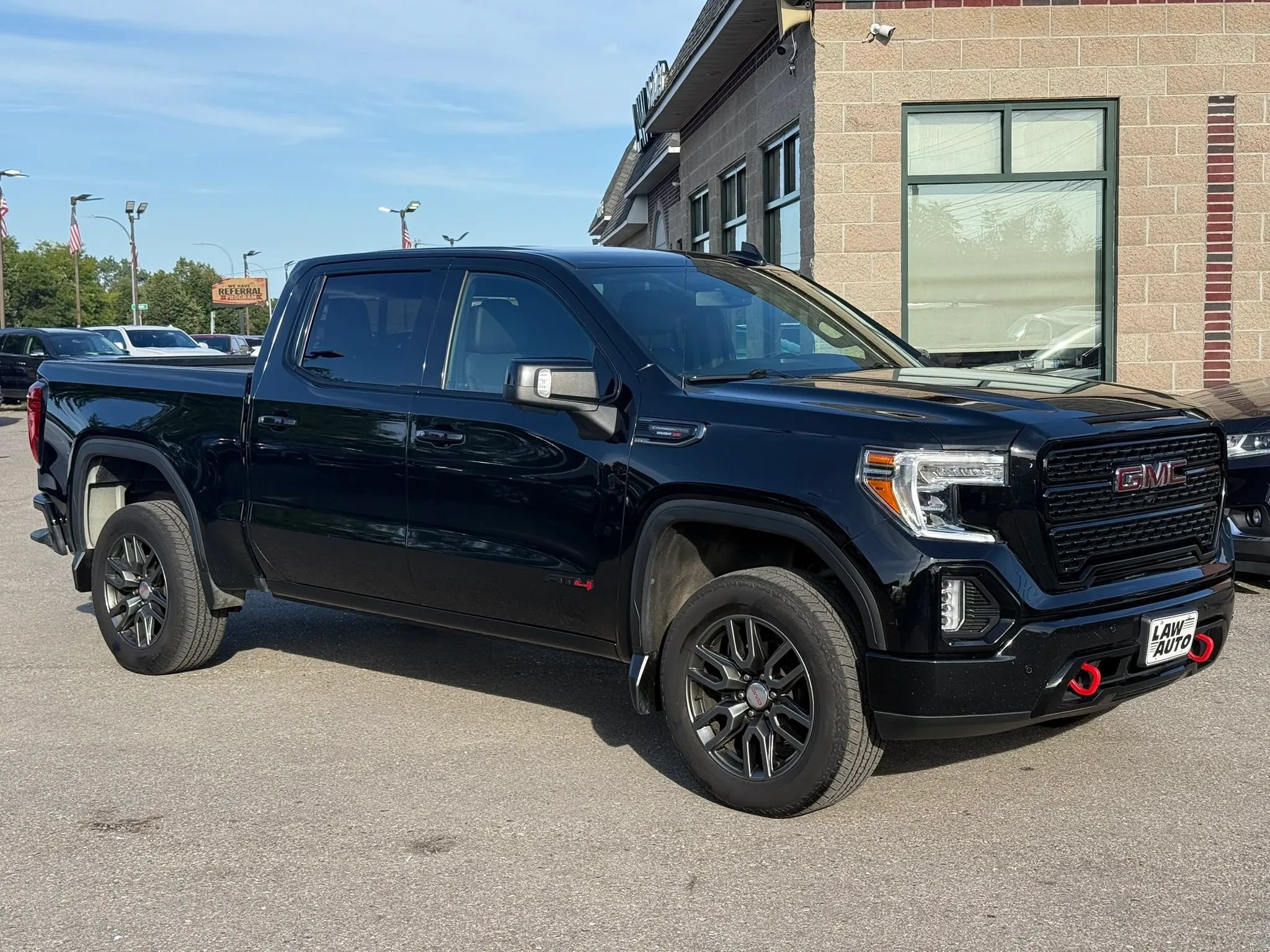 Used 2021 GMC Sierra 1500 AT4 w/ AT4 Value Package AWD/4WD image 3