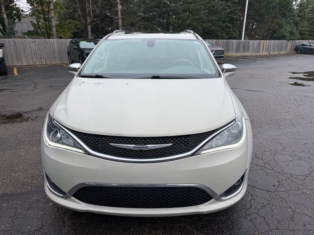 Used 2019 Chrysler Pacifica Limited FWD image 2