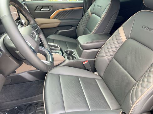 Used 2024 GMC Canyon Denali image 23