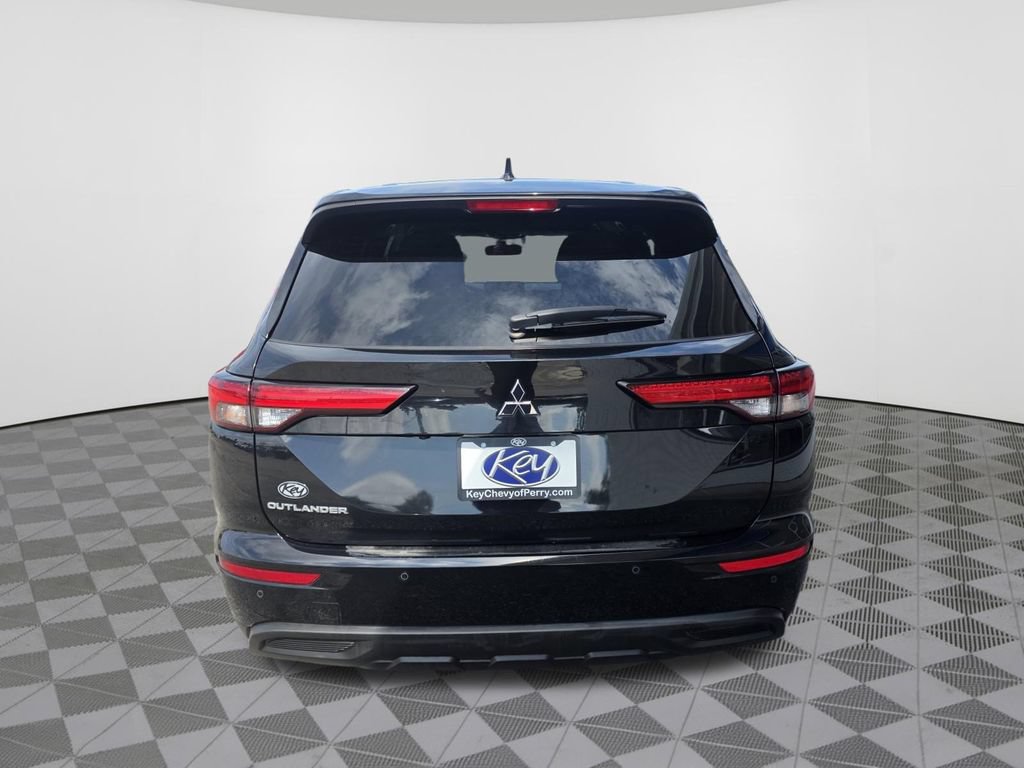 Used 2023 Mitsubishi Outlander ES FWD image 11