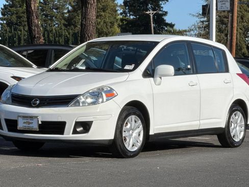 Used 2011 Nissan Versa 1.8 S FWD image 9