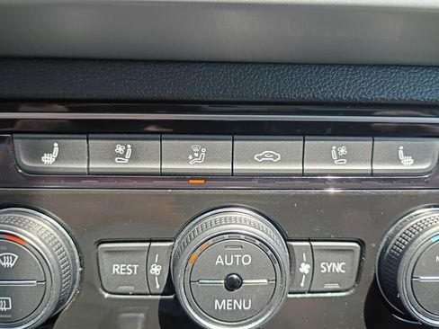 Used 2023 Volkswagen Atlas SEL Premium AWD/4WD image 32