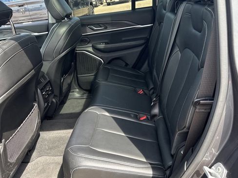 Used 2022 Jeep Grand Cherokee Limited image 20