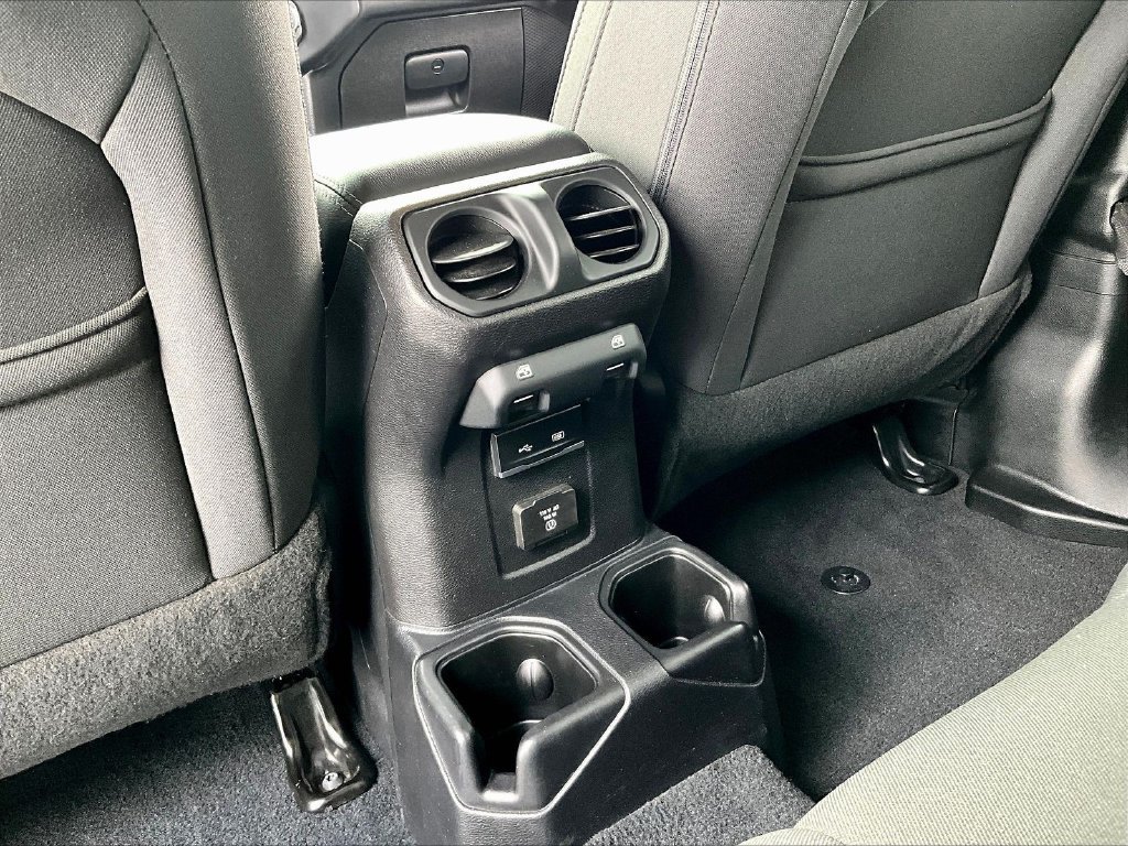Used 2019 Jeep Wrangler Unlimited Sahara AWD/4WD image 12
