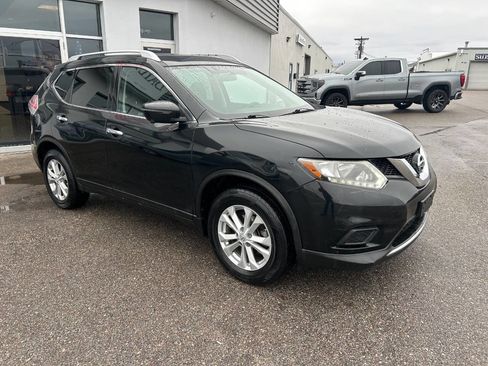 Used 2016 Nissan Rogue SV w/ SV Premium Package image 4