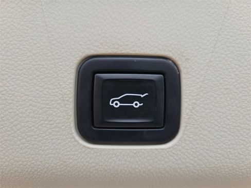 Certified 2022 Cadillac Escalade Premium Luxury Platinum image 9