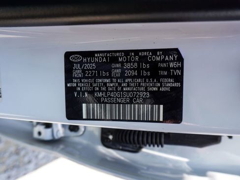 Used 2025 Hyundai Elantra Limited w/ Cargo Package FWD image 42