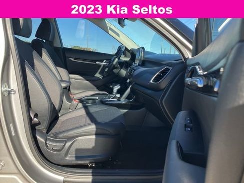 Used 2023 Kia Seltos S w/ Navigation Package image 10