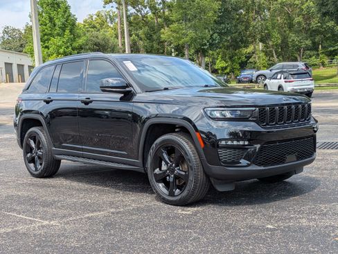 Used 2024 Jeep Grand Cherokee Limited w/ Black Appearance Package RWD image 2