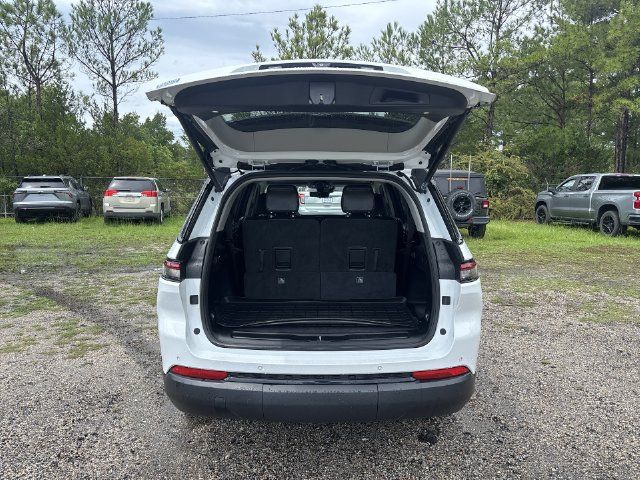 Used 2023 Jeep Grand Cherokee L Limited w/ Luxury Tech Group II AWD/4WD image 25