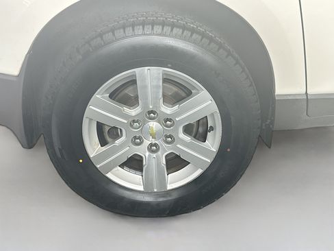 Used 2012 Chevrolet Traverse LT FWD image 11