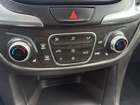 Used 2020 Chevrolet Equinox LT image 19