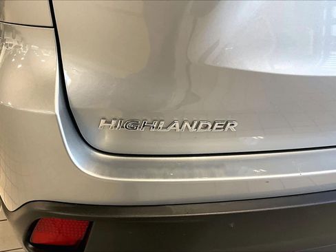 Used 2019 Toyota Highlander LE AWD/4WD image 31