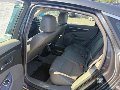 Used 2019 Chevrolet Impala LT FWD image 14