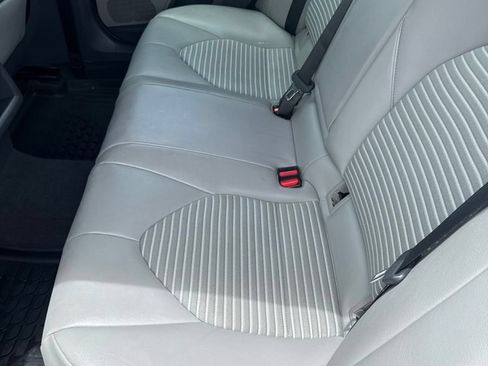 Used 2021 Toyota Camry SE w/ Cold Weather Package FWD image 18