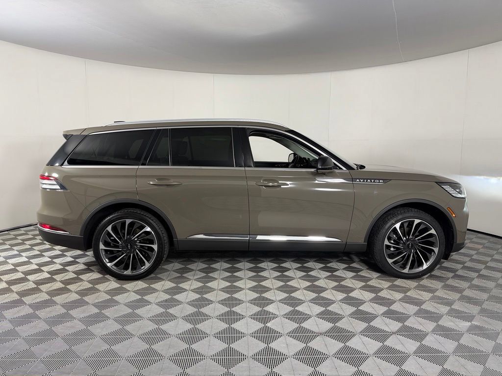 Used 2025 Lincoln Aviator Reserve w/ Equipment Group 201A AWD/4WD image 4
