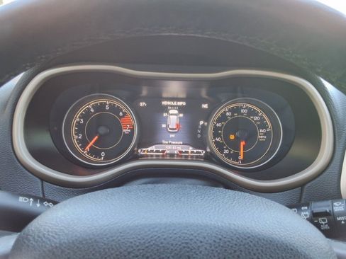 Used 2017 Jeep Cherokee Limited image 11