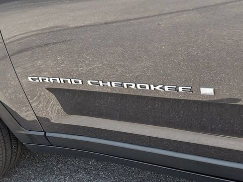 Certified 2023 Jeep Grand Cherokee Limited w/ Luxury Tech Group II AWD/4WD image 34