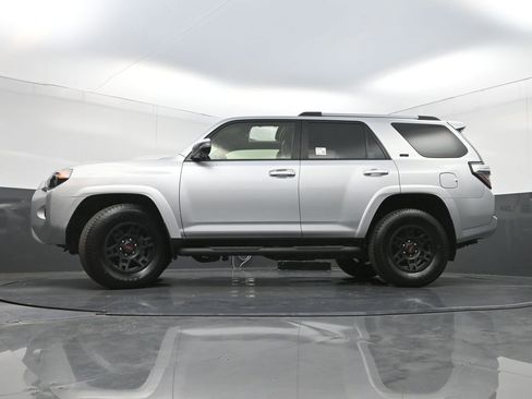 Used 2023 Toyota 4Runner SR5 Premium w/ Moonroof Package RWD image 27